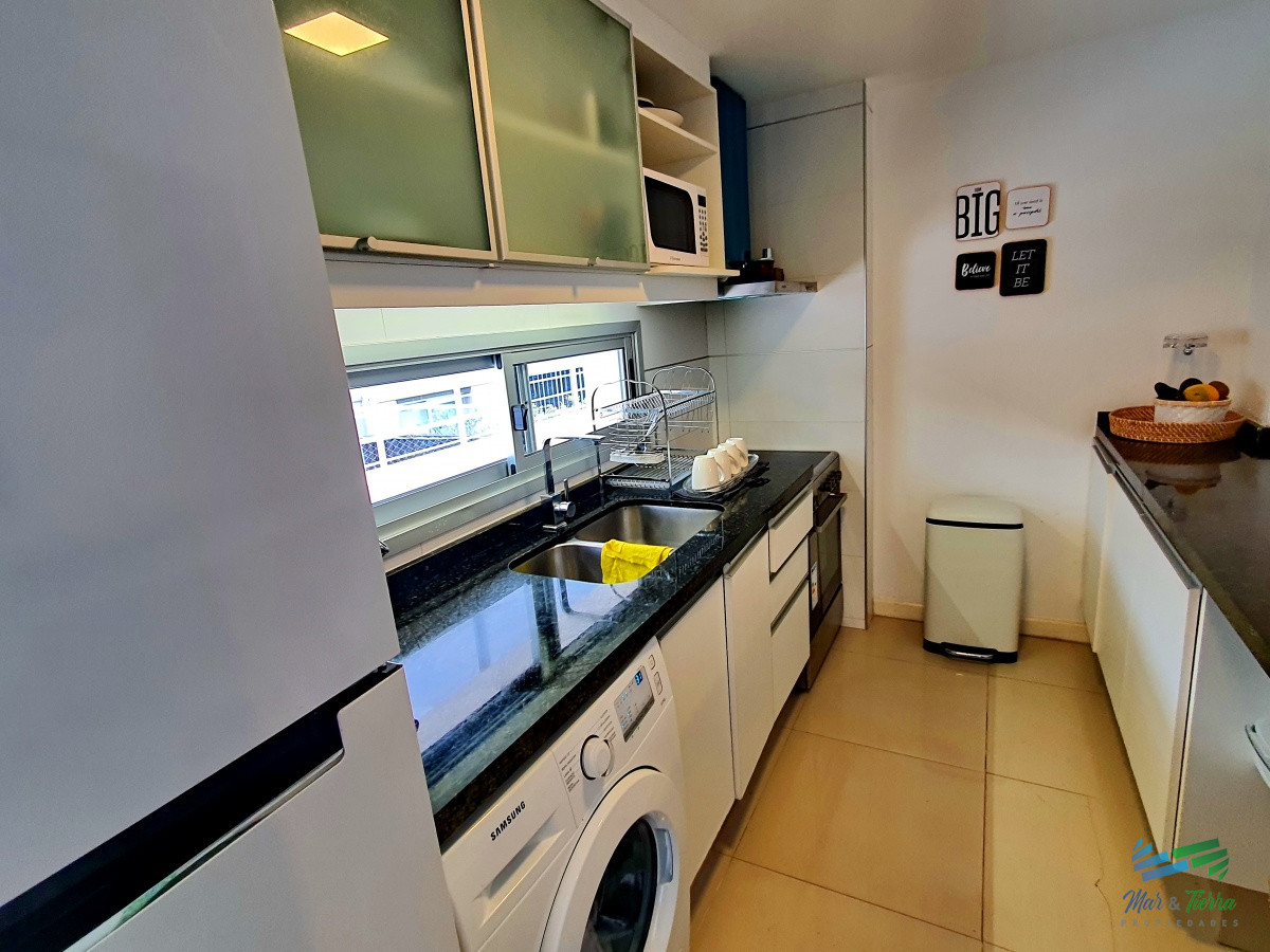 Apartamento ID.4196 - Vendo apartamento 2 dormitorios con gran terraza en Peninsula, zona puerto, Punta del Este