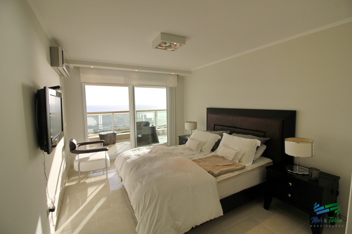 Apartamento ID.2446 - APARTAMENTO EN VENTA DE 3 DORMITORIOS + SERVICIO, PLAYA MANSA, PUNTA DEL ESTE 