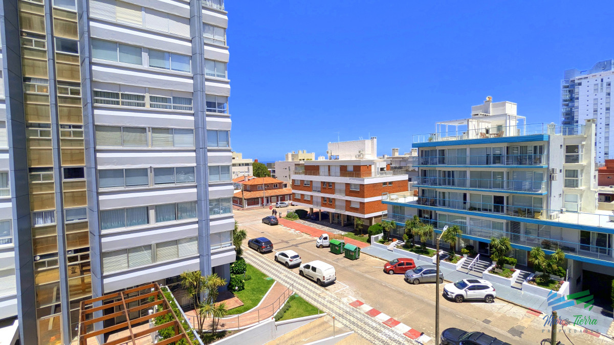 Apartamento ID.654 - Vendo apartamento 2 dormitorios reciclado, Peninsula a pasitos del puerto de Punta del Este