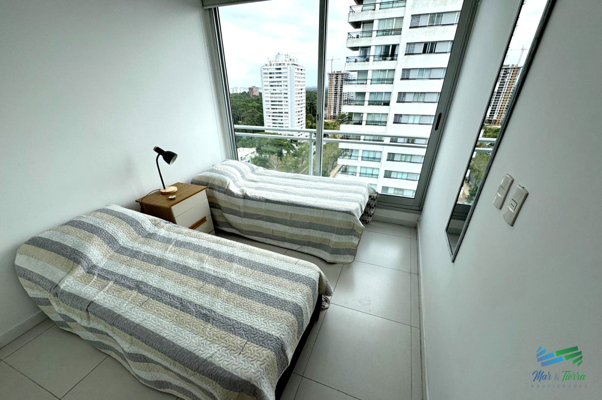 Apartamento ID.5097 - APARTAMENTO DOS DORMITORIOS, MODERNO, ALQUILER INVERNAL, SOBRE AV. ROOSEVELT, PUNTA DEL ESTE. 