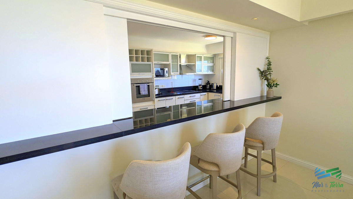 Apartamento ID.4211 - Venta de Apartamento 4 DORMITORIOS con vista al mar en VERAMANSA