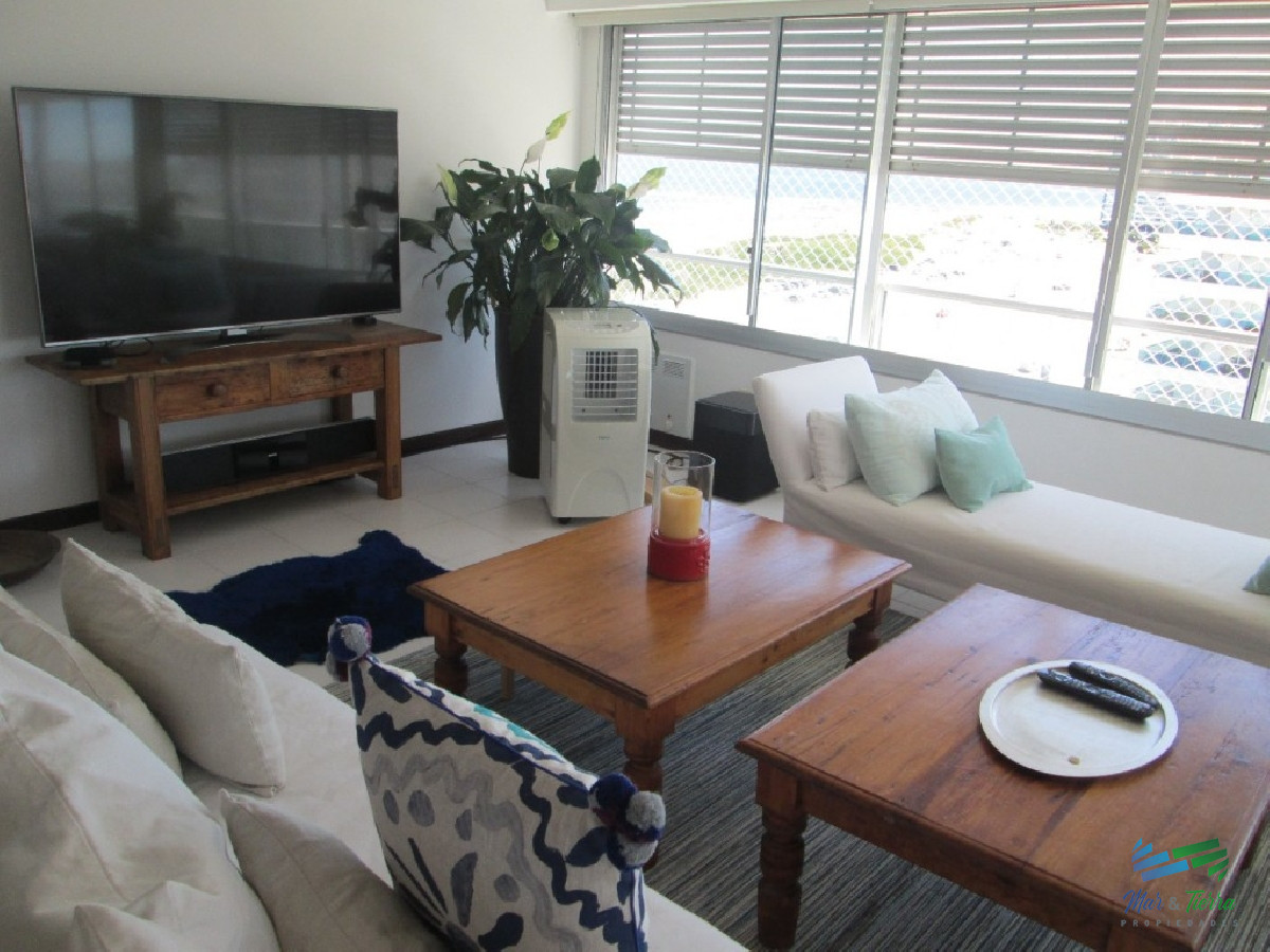 Apartamento ID.2152 - Excelente oportunidad... torre de categoría, con excelentes servicios, ubicado en primera línea sobre playa brava