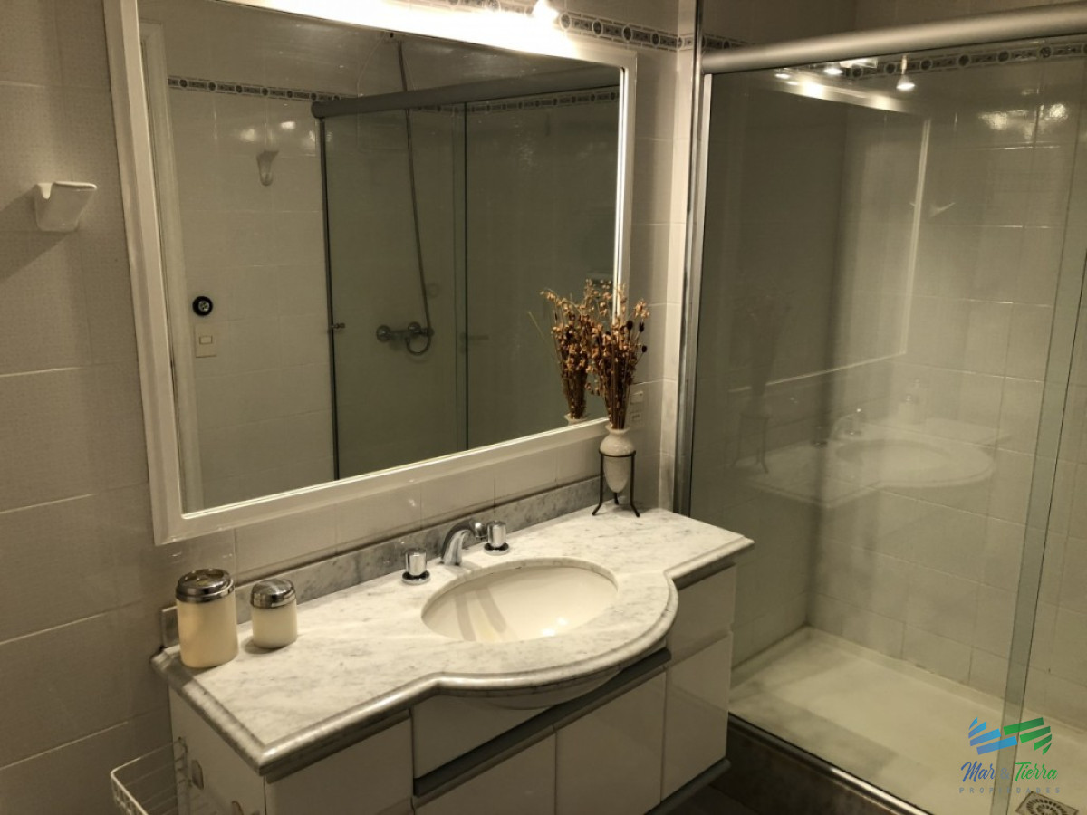 Apartamento ID.2275 - En venta.. piso intermedio, planta amplia muy luminosa, en excelente condiciones.