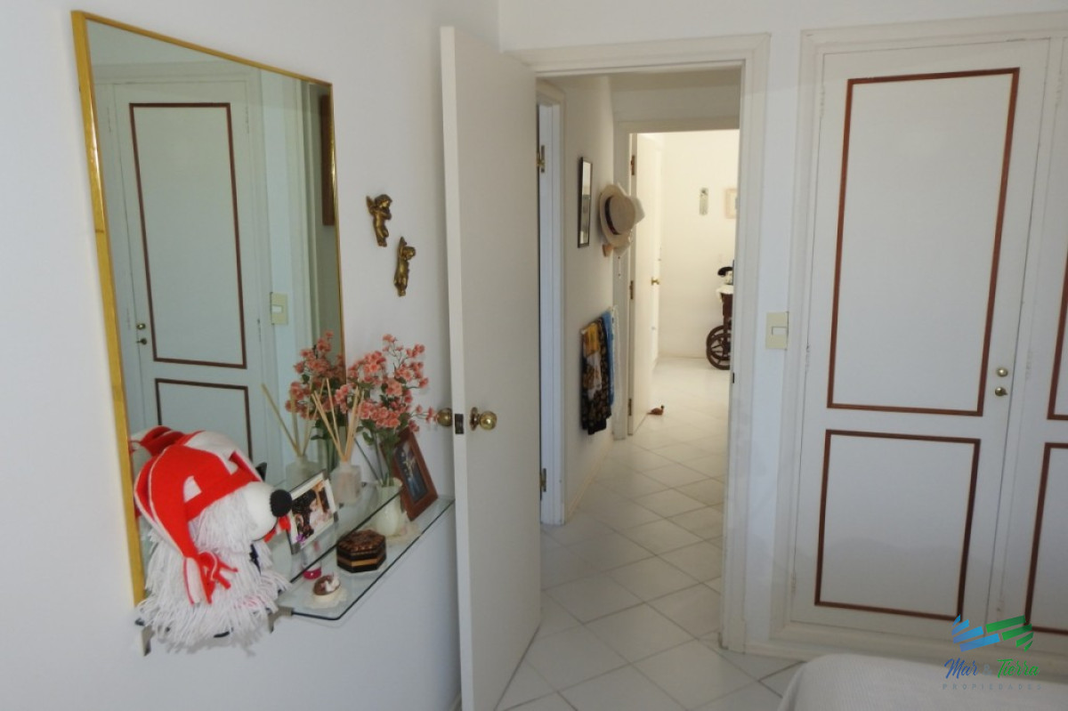 Apartamento ID.2201 - Oportunidad en venta Apartamento en piso alto, con vista franca al mar!!!, 