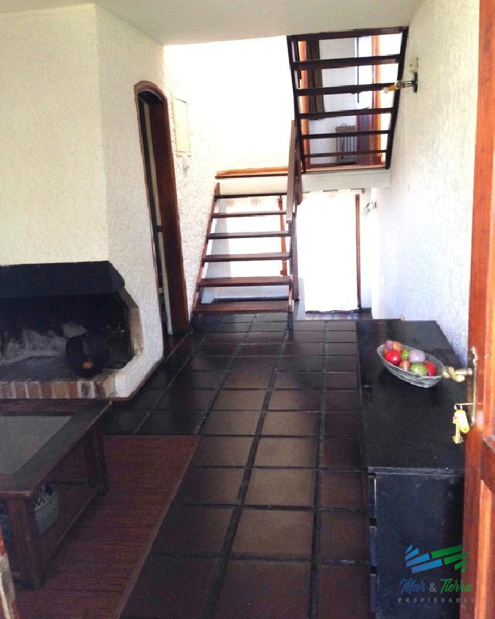 Apartamento ID.2165 - PEDRAGOSA SIERRA (CUADRA DEL FLOREAL ) CÓMODO DUPLEX CON FONDO Y PARRILLERO PROPIO