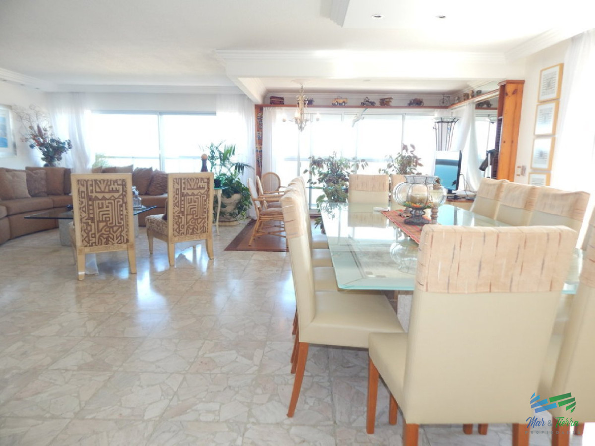Apartamento ID.2110 - Espectacular planta, reciclada con materiales de primera calidad!!! cuenta 180 m2.