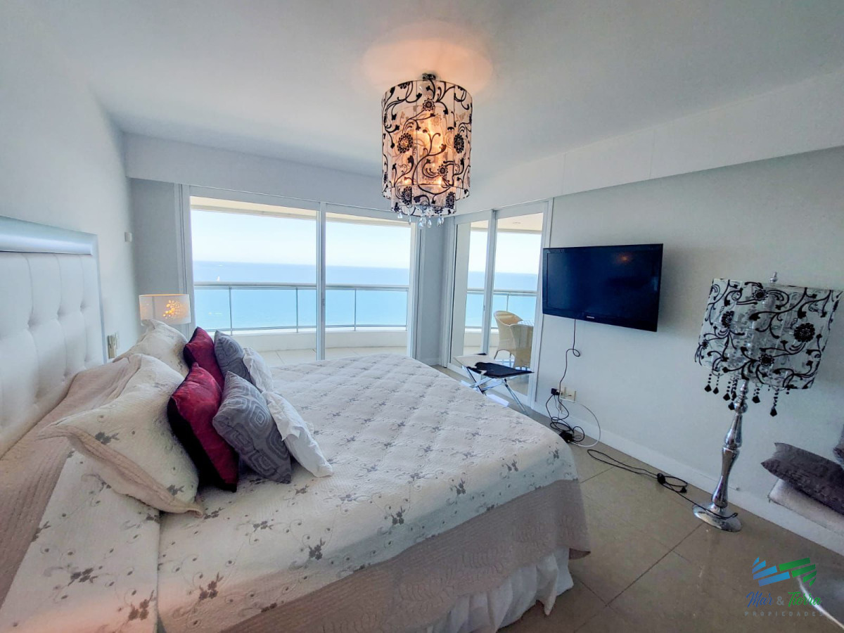 Apartamento ID.3664 - Alquilo apartamento 3 dormitorios frente al mar con servicios, Playa Mansa, Punta del Este