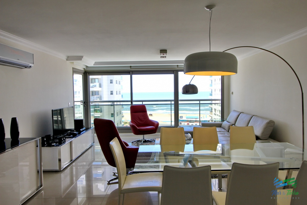 Apartamento ID.2344 - En venta apartamento Imperiale de 3 dormitorios, primera linea frente al mar, Punta del Este