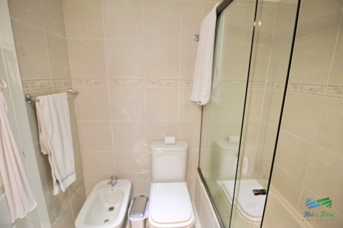 Apartamento ID.990 - Apartamento de 2 dormitorios en venta con vista al mar, Punta del Este