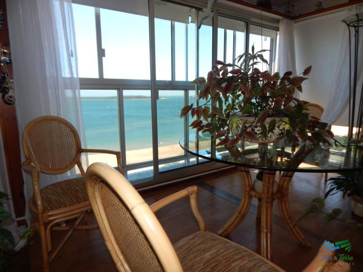 Apartamento ID.2110 - Espectacular planta, reciclada con materiales de primera calidad!!! cuenta 180 m2.