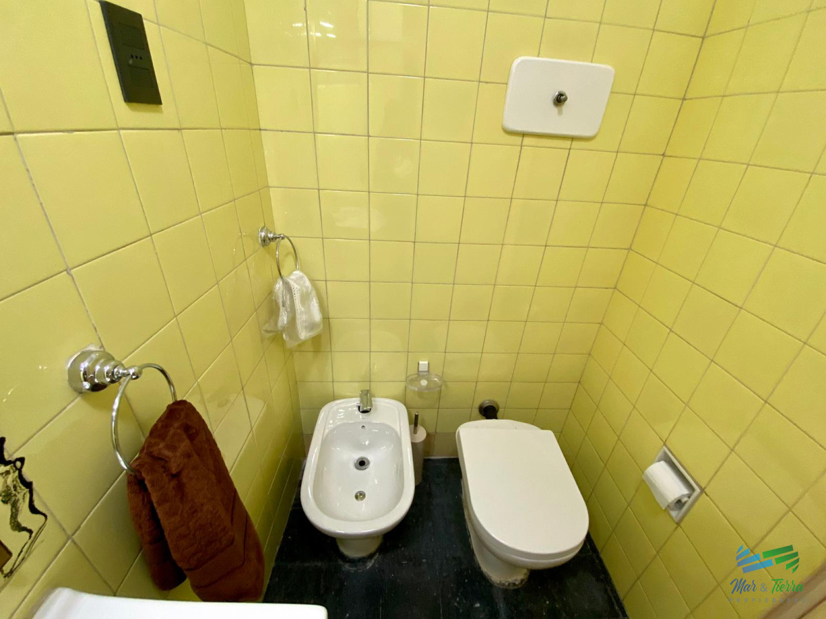 Apartamento ID.3300 - Vendo apartamento, estudio, oficina, 1 dormitorio piso alto, centro de Montevideo