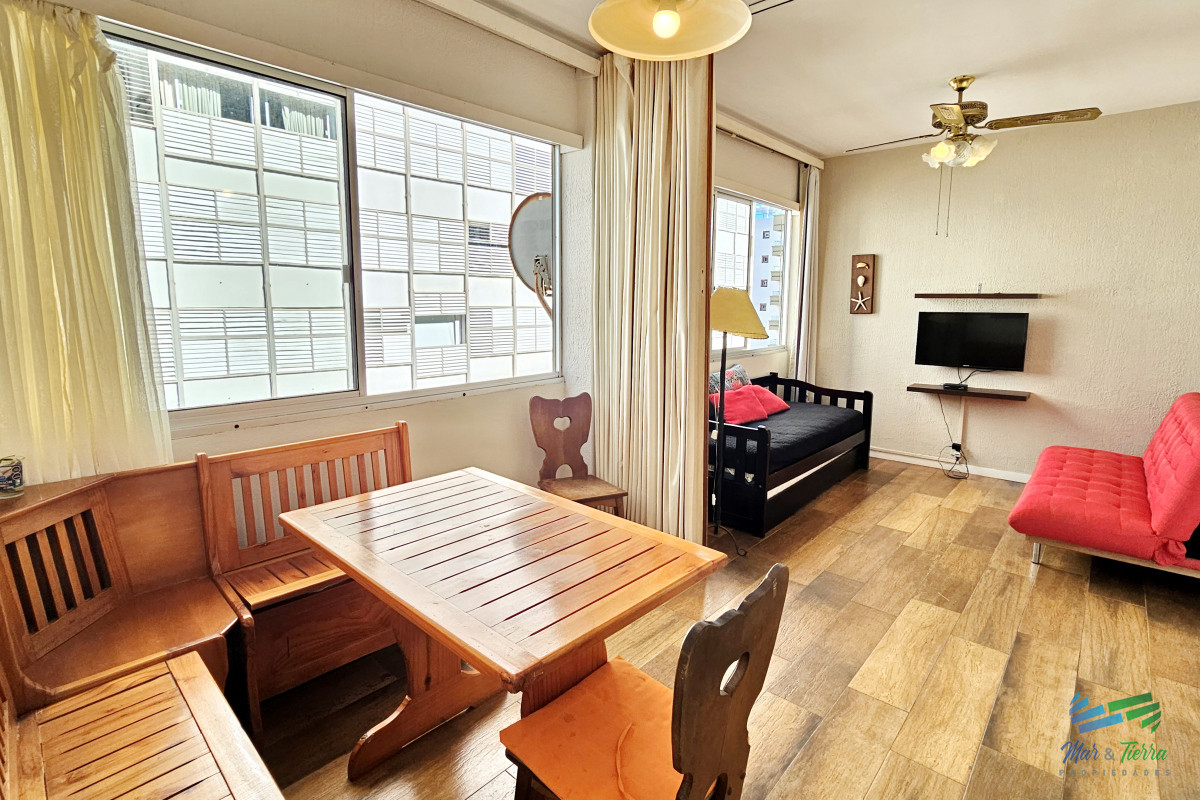Apartamento ID.180 - En venta partamento de 1 dormitorio en Península, Punta del Este