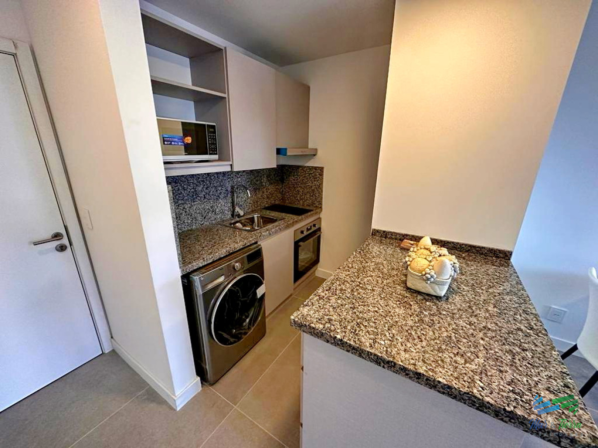 Apartamento ID.4375 - Vendo apartamento de 1 y 1/2 dormitorios a estrenar, con buenos servicios, en Punta del Este