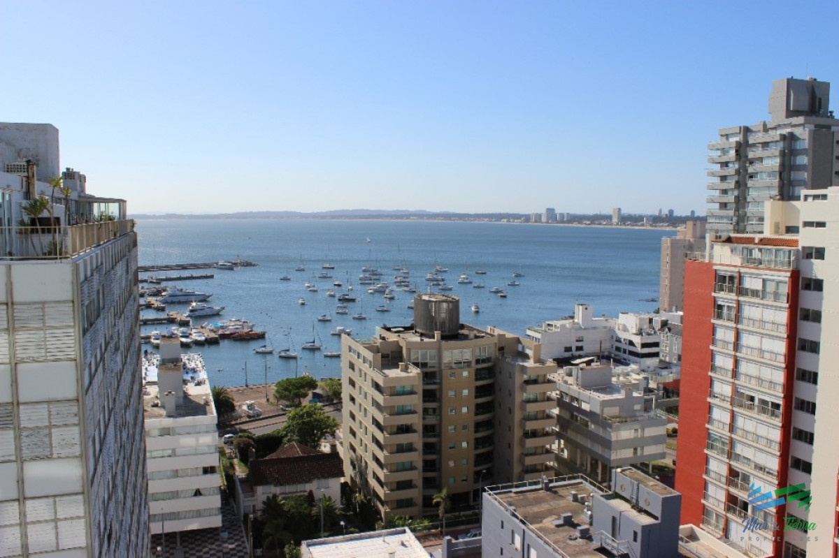 Apartamento ID.2302 - EN VENTA.. PISO ALTO CON VISTA AL PUERTO Y LA BRAVA !! MUY LUMINOSO