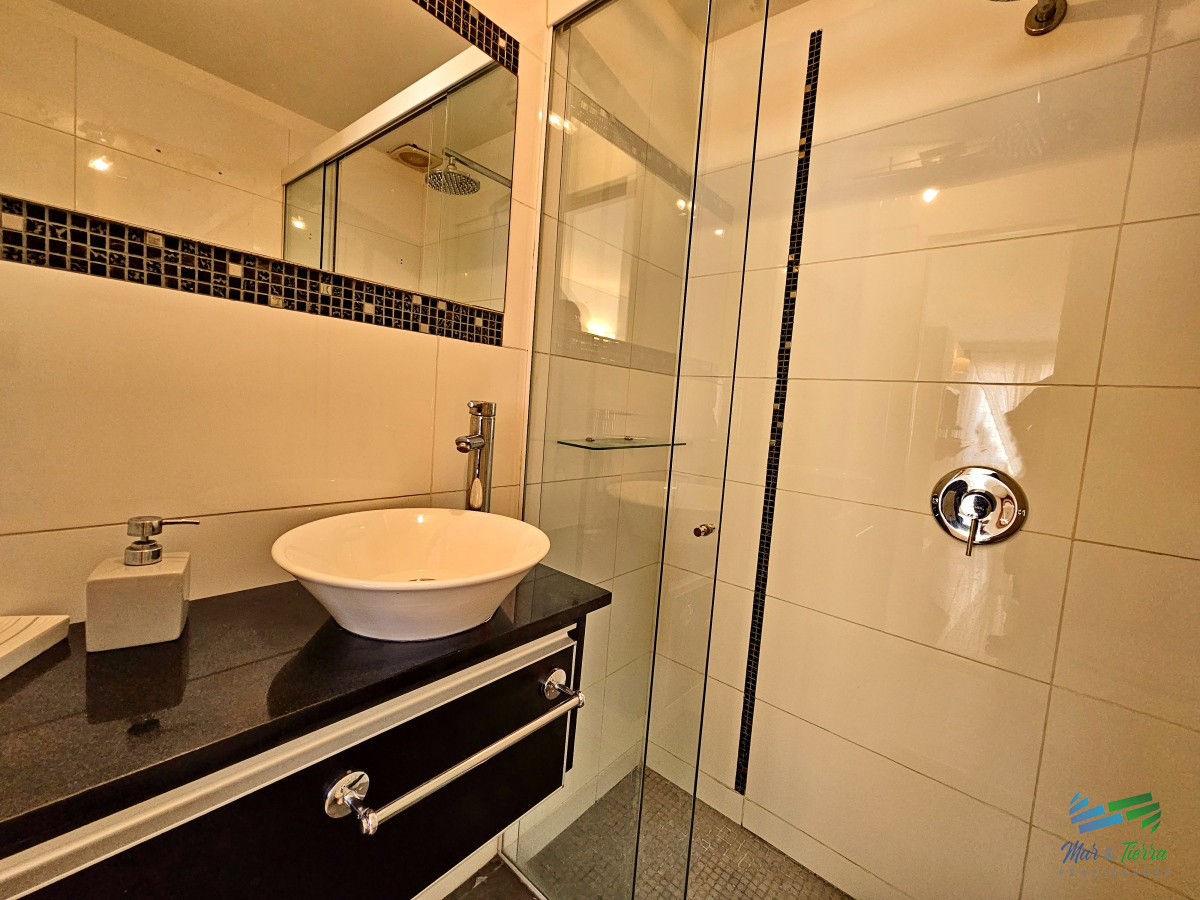 Apartamento ID.4568 - APARTAMENTO EN VENTA Y ALQUILER, PENÍNSULA, GRAN TERRAZA, RECICLADO. 