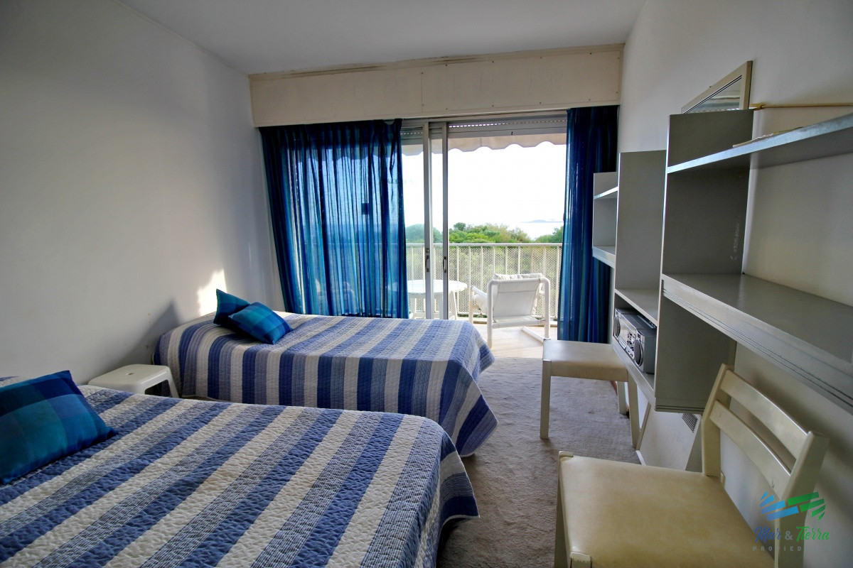 Apartamento ID.2502 - En venta apartamento 3 dormitorios en primera linea sobre Playa Mansa, Punta del Este.