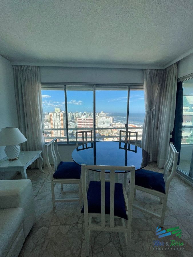 Apartamento ID.1354 - Alquile ya!!! Apartamento en el corazón de la Península, Punta del Este.