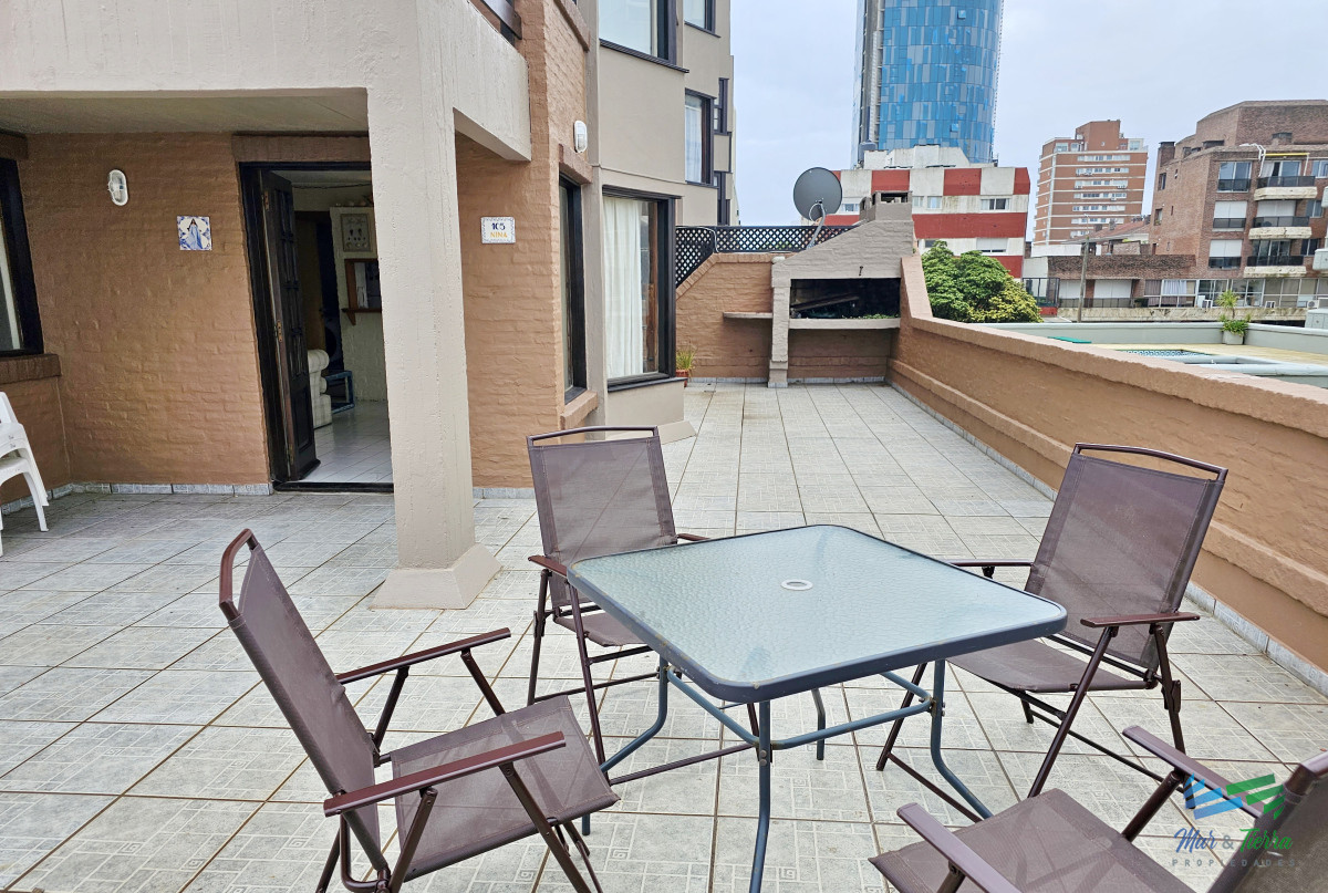 Apartamento ID.749 - Apartamento de 2 dormitorios y 2 baños a 1 cuadra de Gorlero, con gran terraza y parrillero propio.