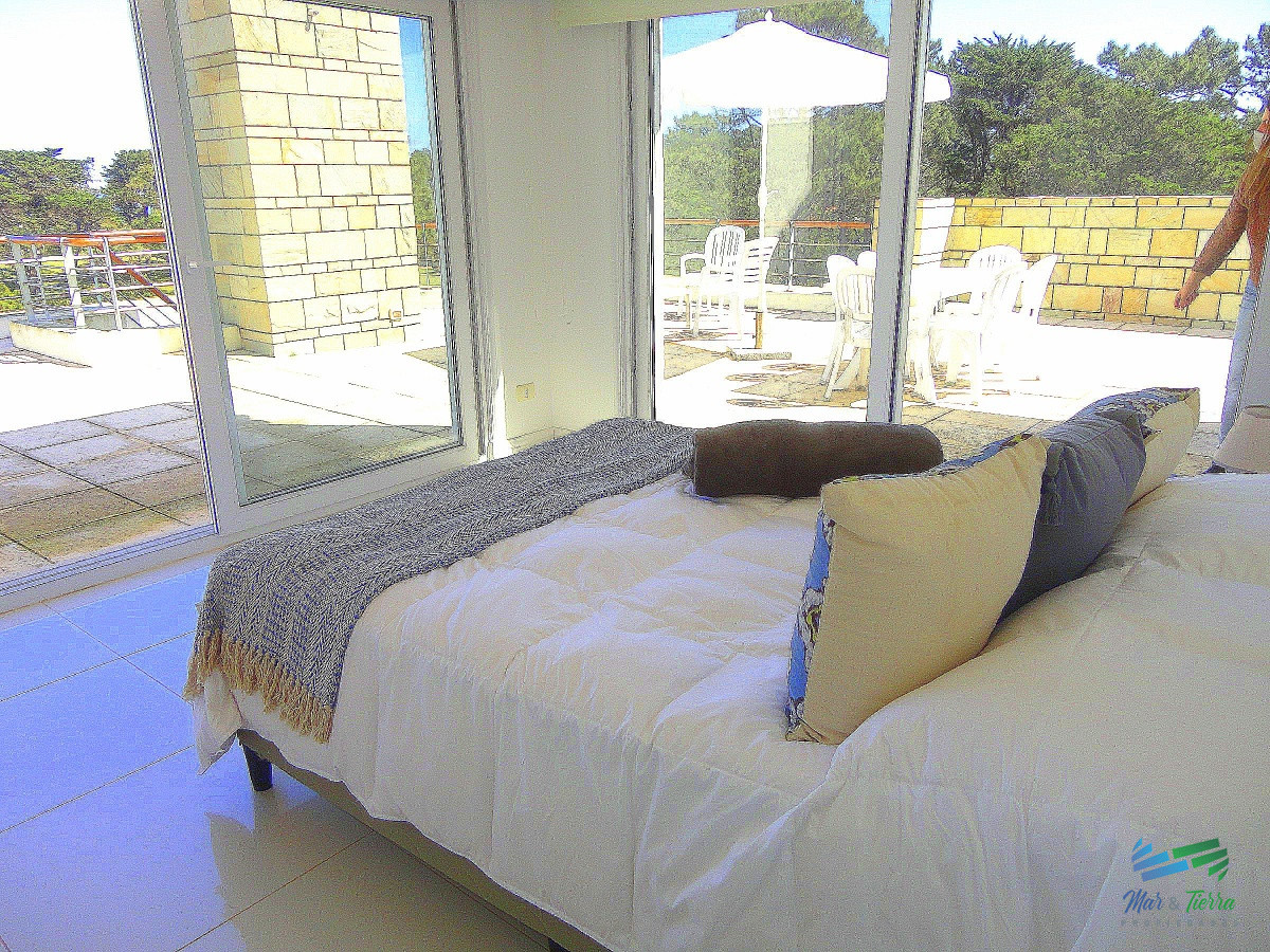 Apartamento ID.3947 - Venta de apartamento dúplex en complejo Veramansa sobre playa Mansa de punta del Este