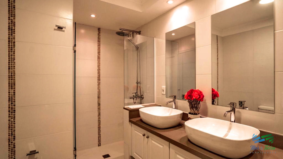 Apartamento ID.670 - Vendo apartamento 2 dormitorios con vista al puerto en Peninsula, Punta del Este