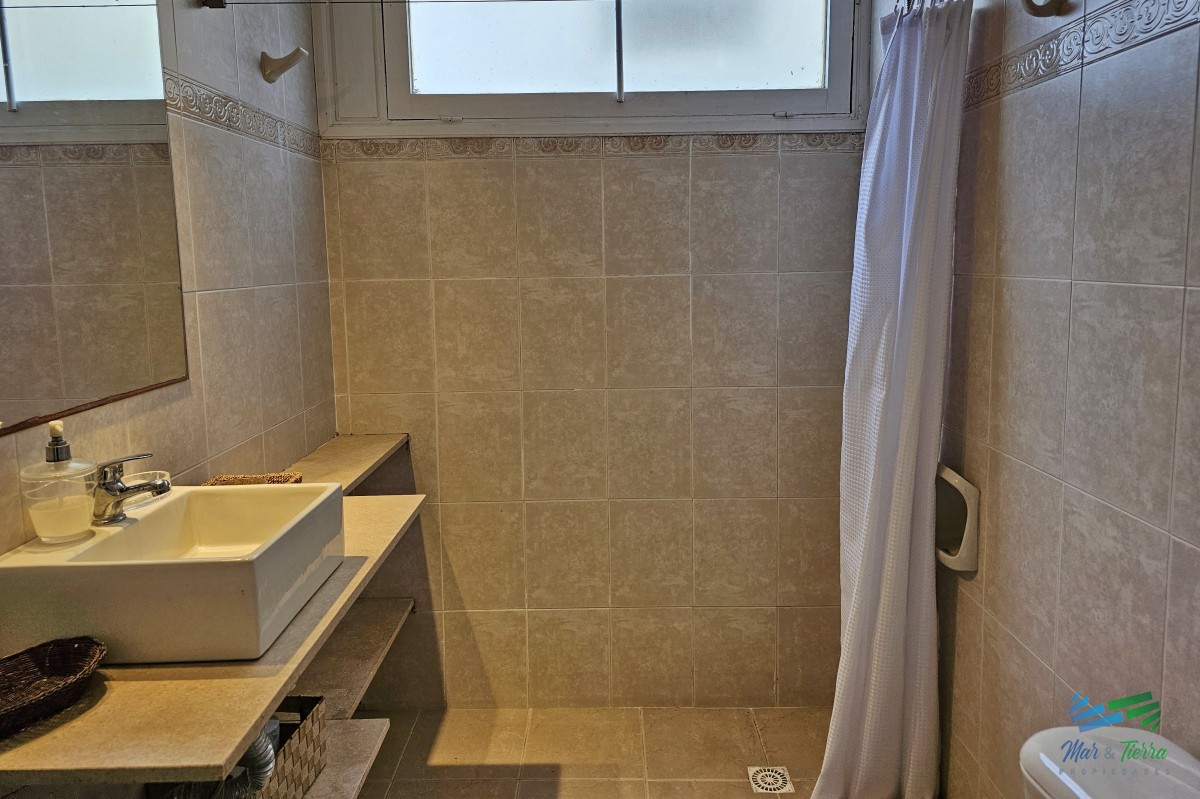 Apartamento ID.4813 - En venta apartamento de 2 dormitorios frente al mar, playa brava, Punta del Este