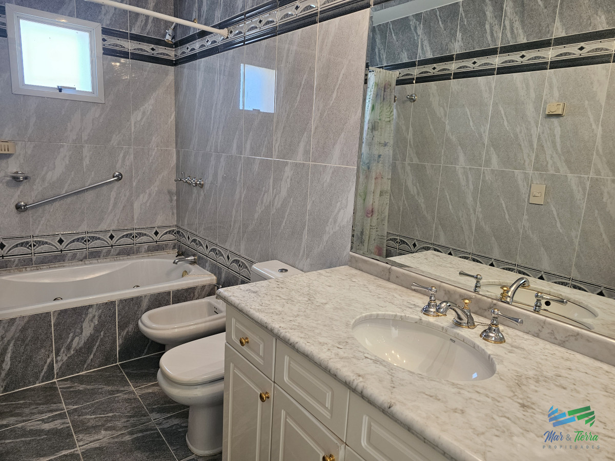 Apartamento ID.51 - Apartamento en Alquiler y Venta, playa mansa- Punta del Este 
