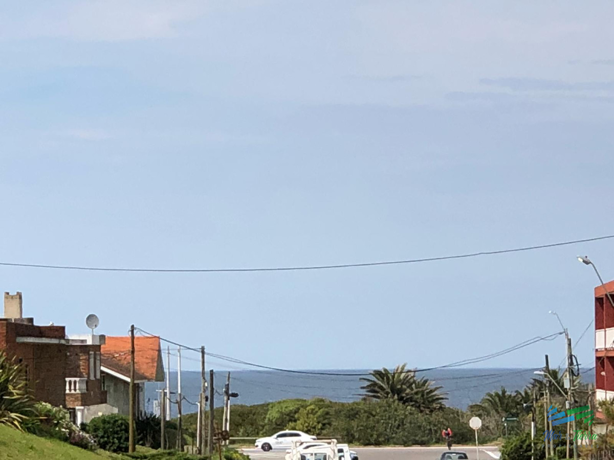 Apartamento ID.2251 - En venta.. excelente oportunidad , edificio con servicios, a pasitos del mar.