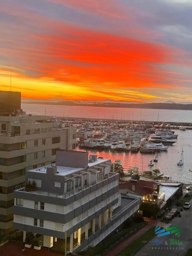 Apartamento ID.5667 - Venta de apartamento 2 y medio dormitorios en la península Punta del este  