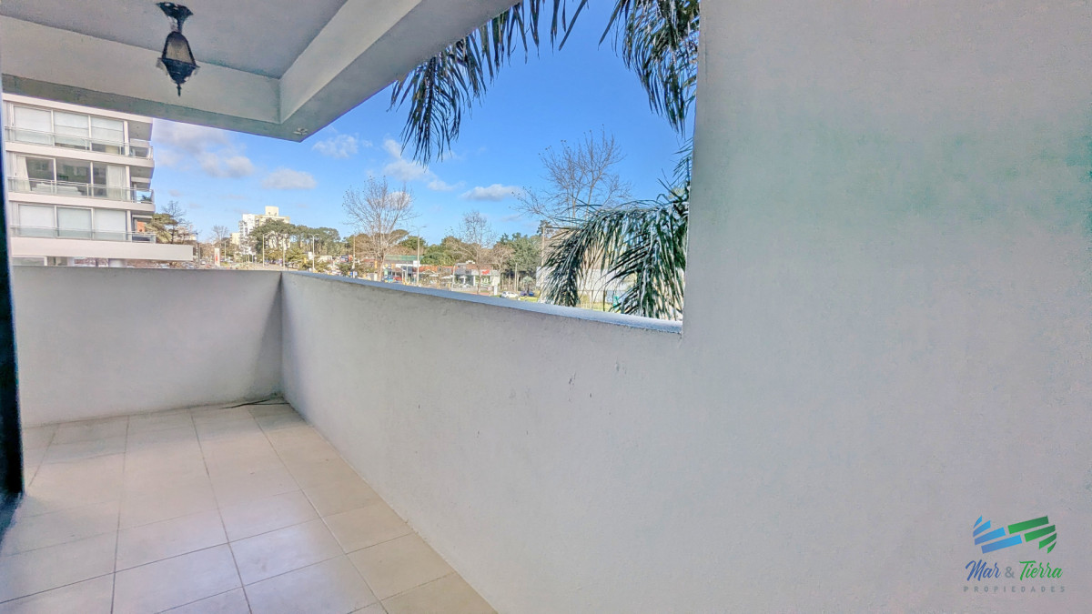 Apartamento ID.2326 - Venta de apartamento 1 dormitorio esquinero con balcon y cochera sobre Roosevelt