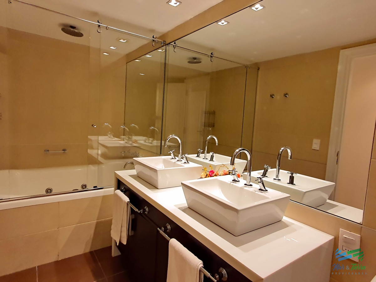 Apartamento ID.3928 - Vendo apartamento 3 dormitorios en Torre Imperiale, primera linea brava, vista al mar, excelentes amenities, Punta del Este.