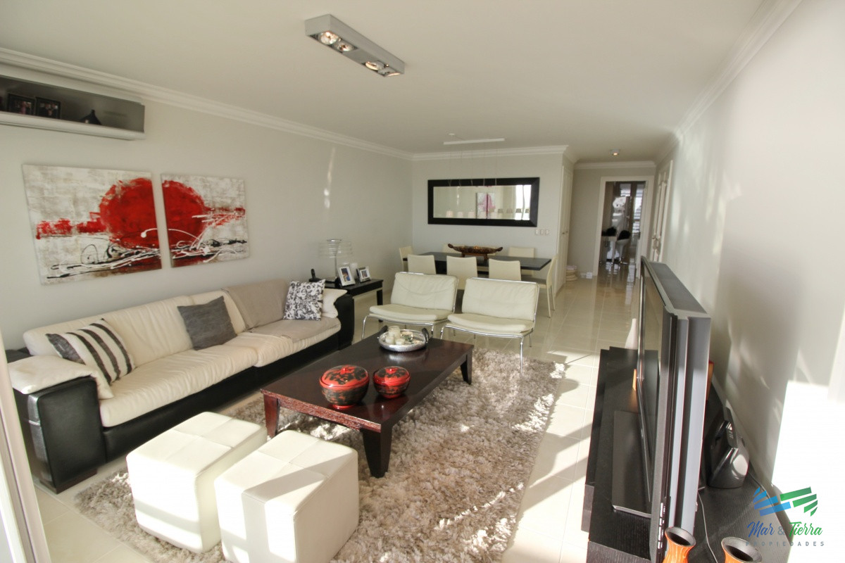 Apartamento ID.2446 - APARTAMENTO EN VENTA DE 3 DORMITORIOS + SERVICIO, PLAYA MANSA, PUNTA DEL ESTE 