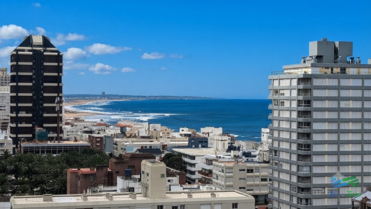Apartamento ID.5822 - En venta apartamento 2 dormitorios con vista al mar y puerto, Peninsula, Punta del Este