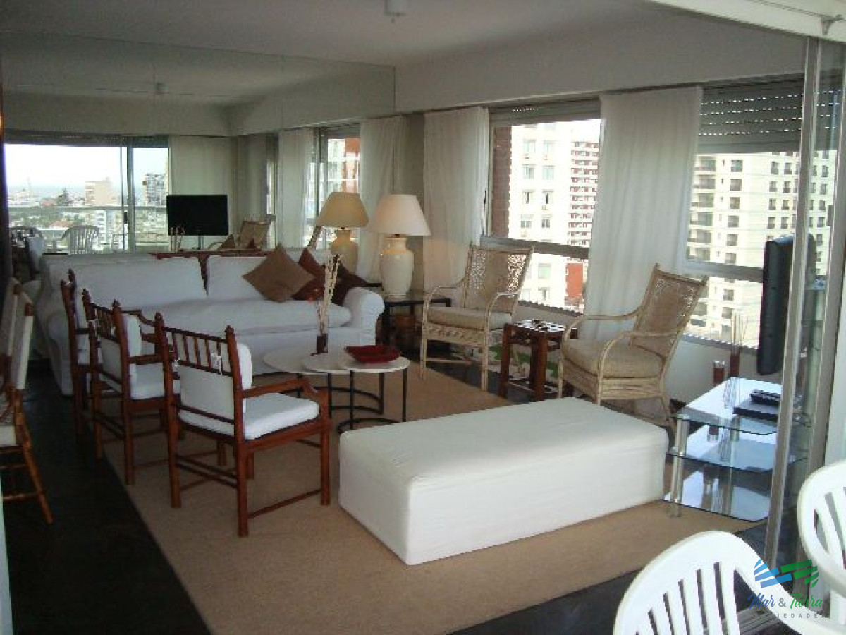 Apartamento ID.2598 - Vendo apartamento 3 dormitorios con vista al Puerto en Peninsula, Punta del Este.