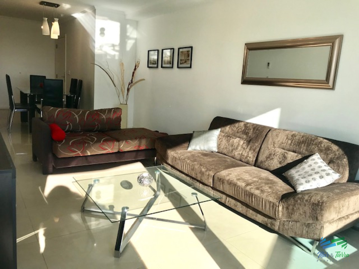 Apartamento ID.209 - Apartamento en Alquiler a una cuadra del mar (Playa Mansa)  en torre nueva, con todos y excelentes servicios .