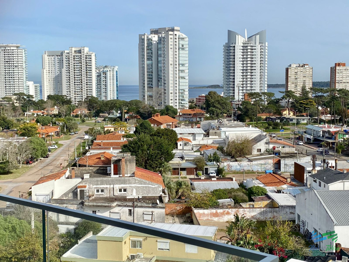 Apartamento ID.4378 - Alquilo por invierno amplio monoambiente con balcón al frente y buenos servicios, parada 5, Punta del Este
