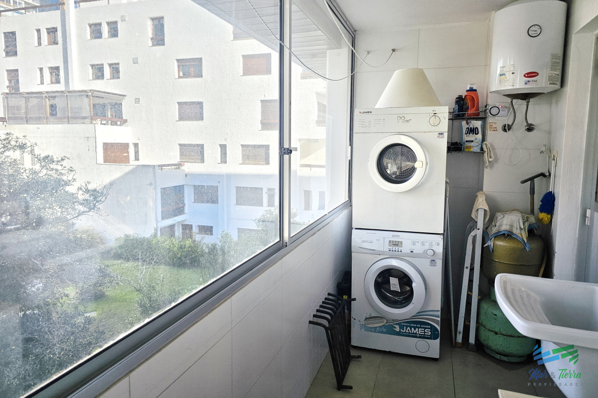 Apartamento ID.101 - Excelente opción en alquiler y venta, primera línea sobre el Puerto de Punta del Este. 