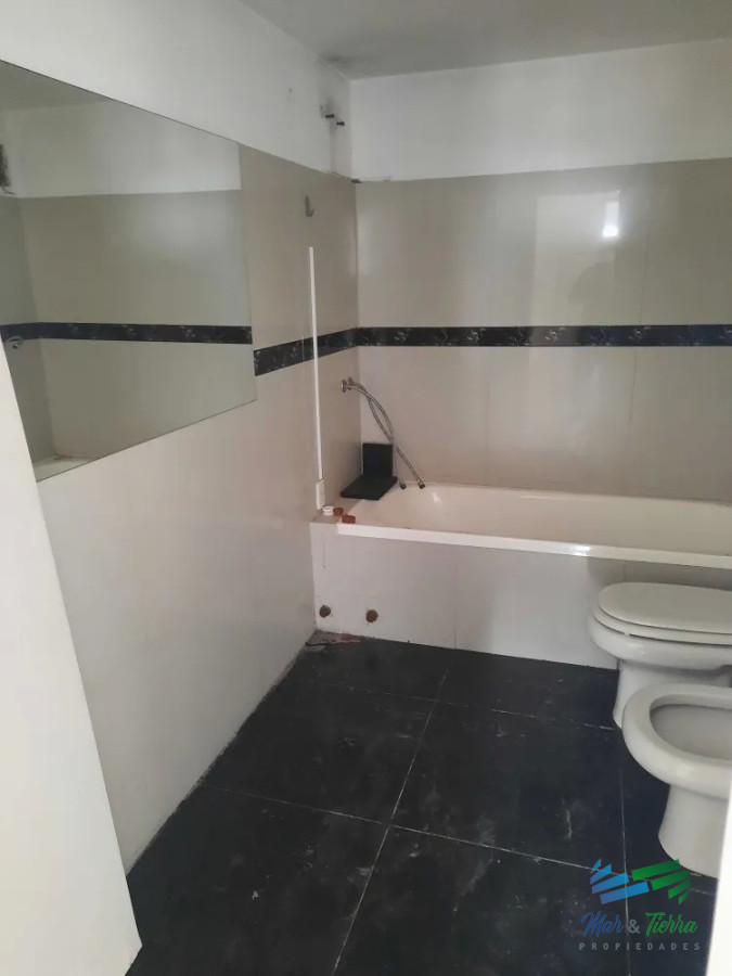 Apartamento ID.3940 - Vendo apartamento 3 dormitorios en el centro de Maldonado, piso alto.