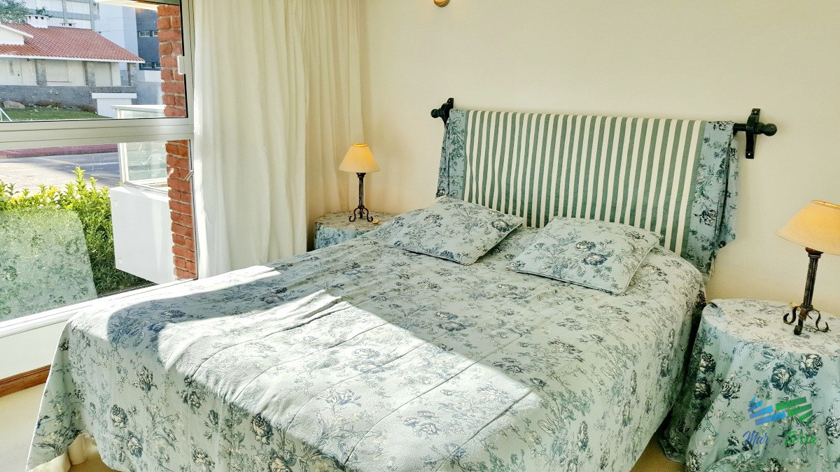 Apartamento ID.1243 - Vendo apartamento 3 dormitorios, frente al mar en Peninsula, Punta del Este