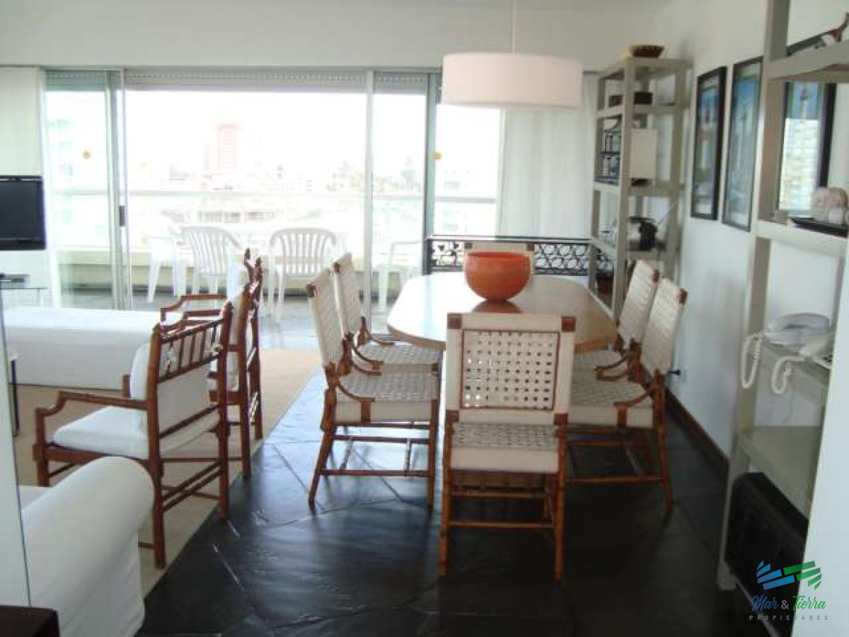 Apartamento ID.2598 - Vendo apartamento 3 dormitorios con vista al Puerto en Peninsula, Punta del Este.