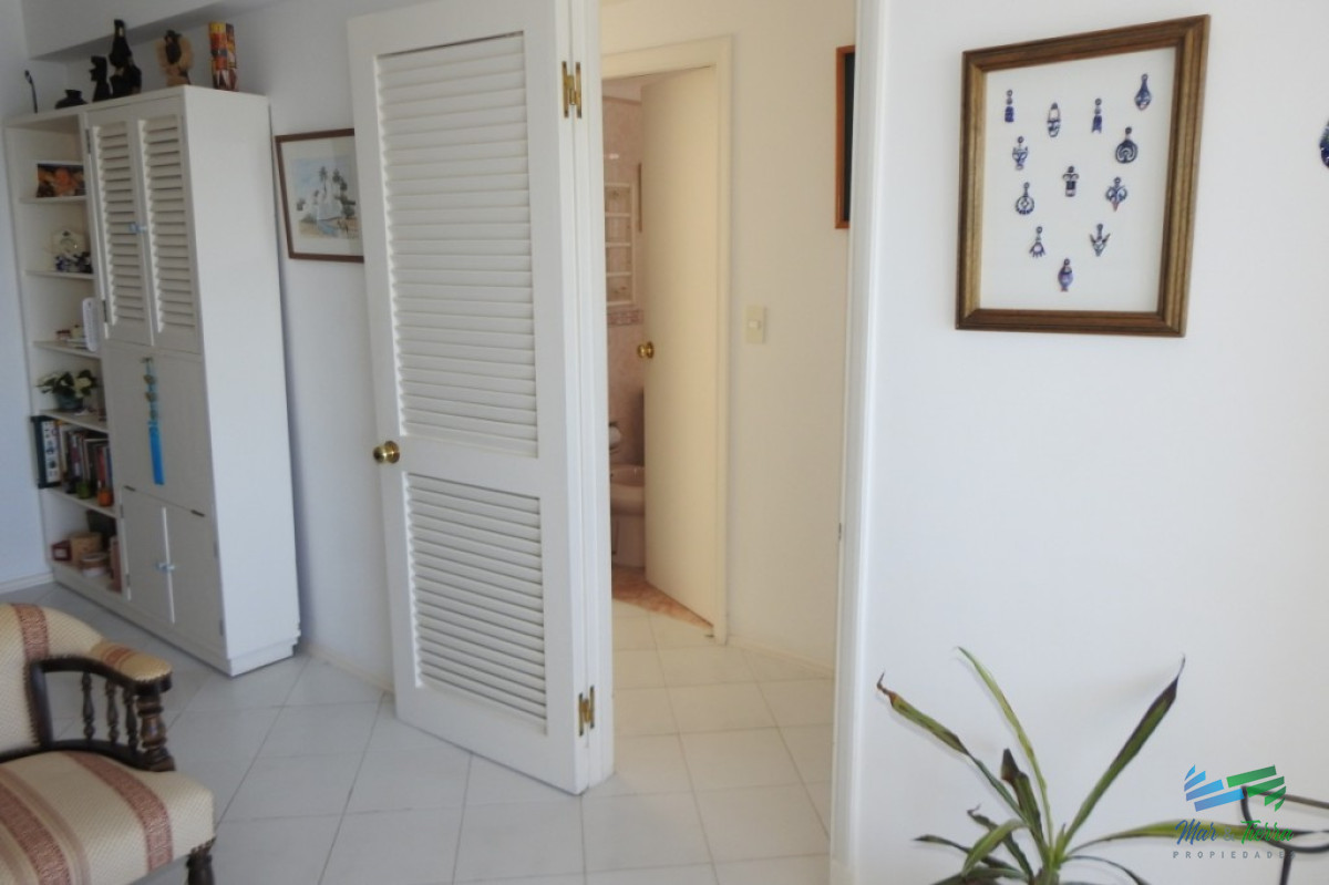 Apartamento ID.2201 - Oportunidad en venta Apartamento en piso alto, con vista franca al mar!!!, 