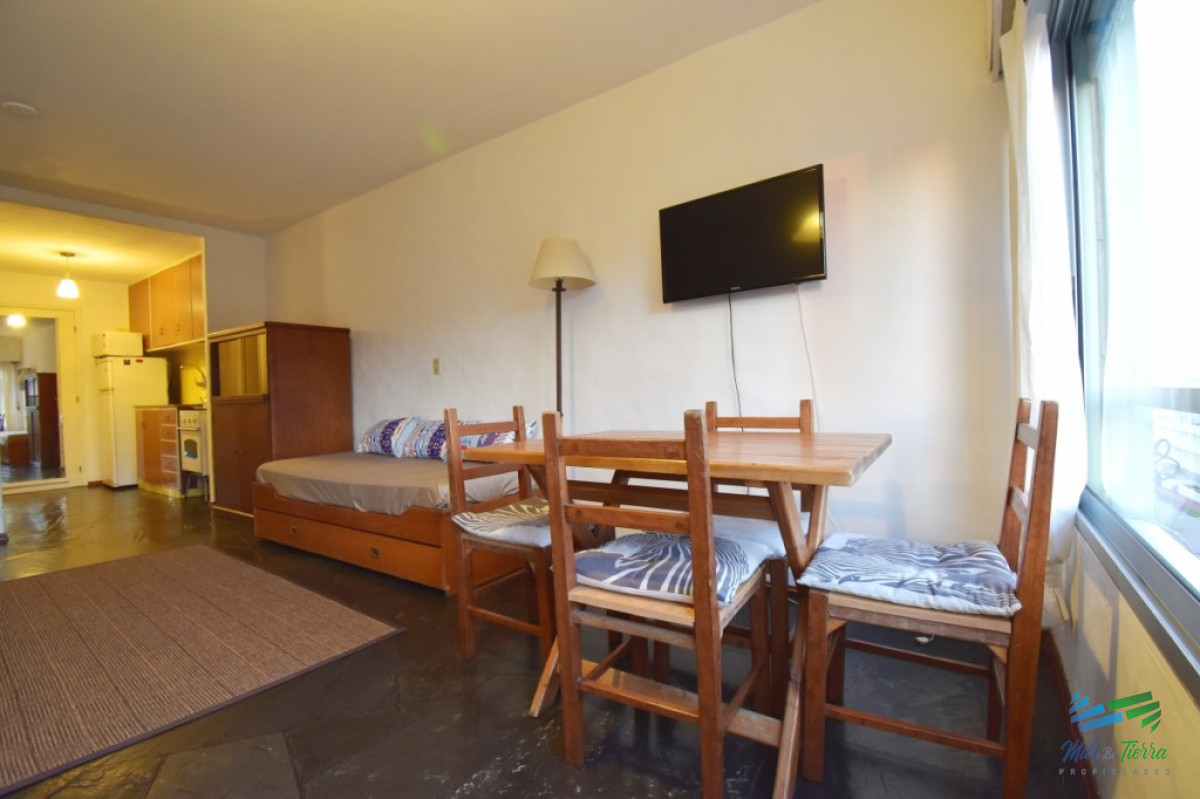 Apartamento ID.727 - Funcional Apartamento en venta Península, Punta del Este 