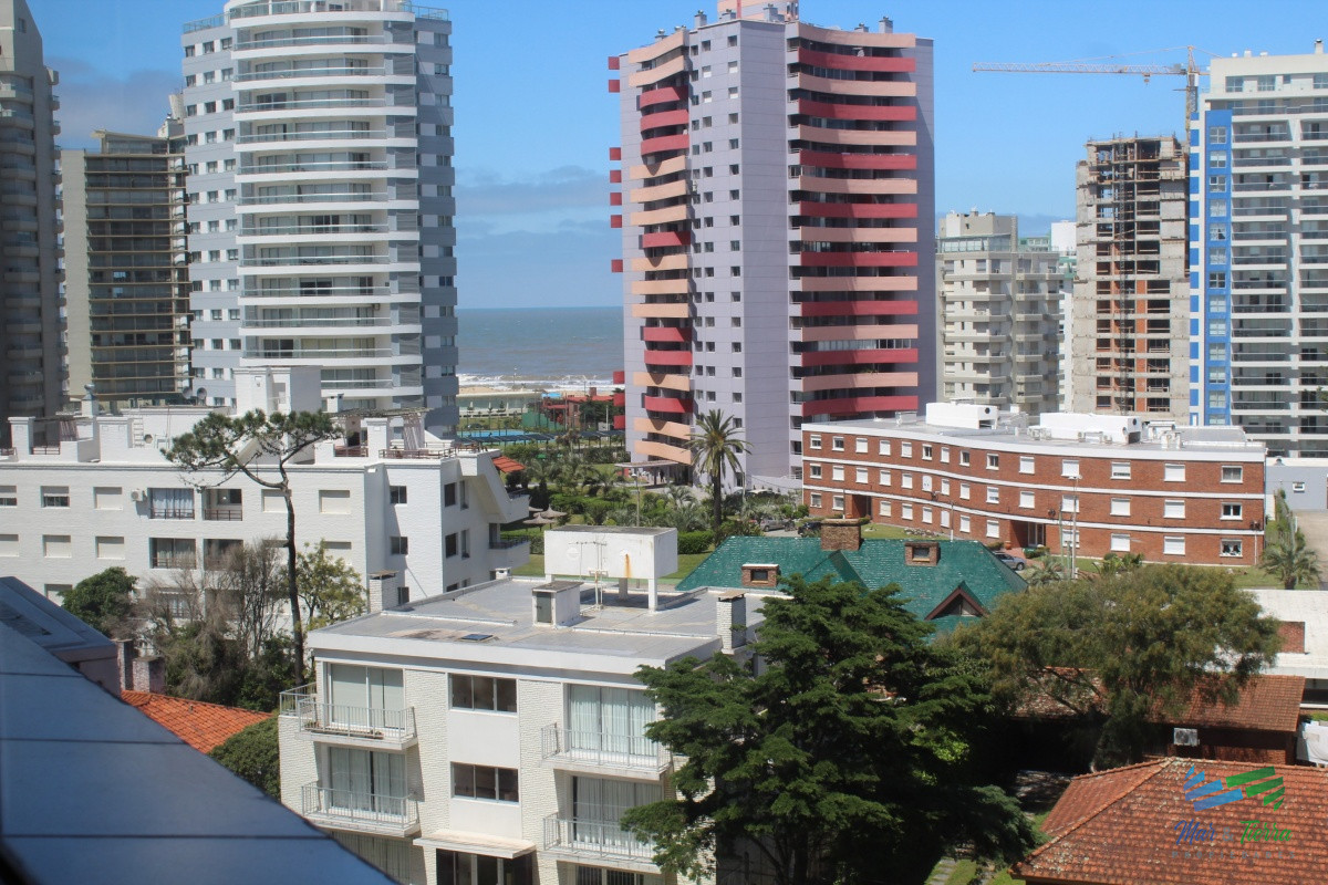 Apartamento ID.2668 - En venta, piso intermedio con vista despejada...