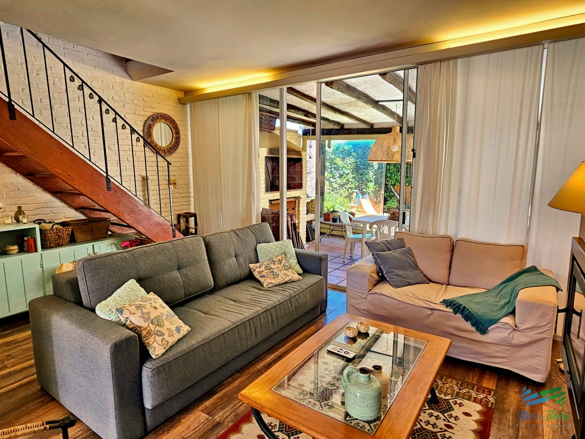 Apartamento ID.4174 - En venta casa duplex de 2 dormitorios, reciclado, en San Rafael, Punta del Este.