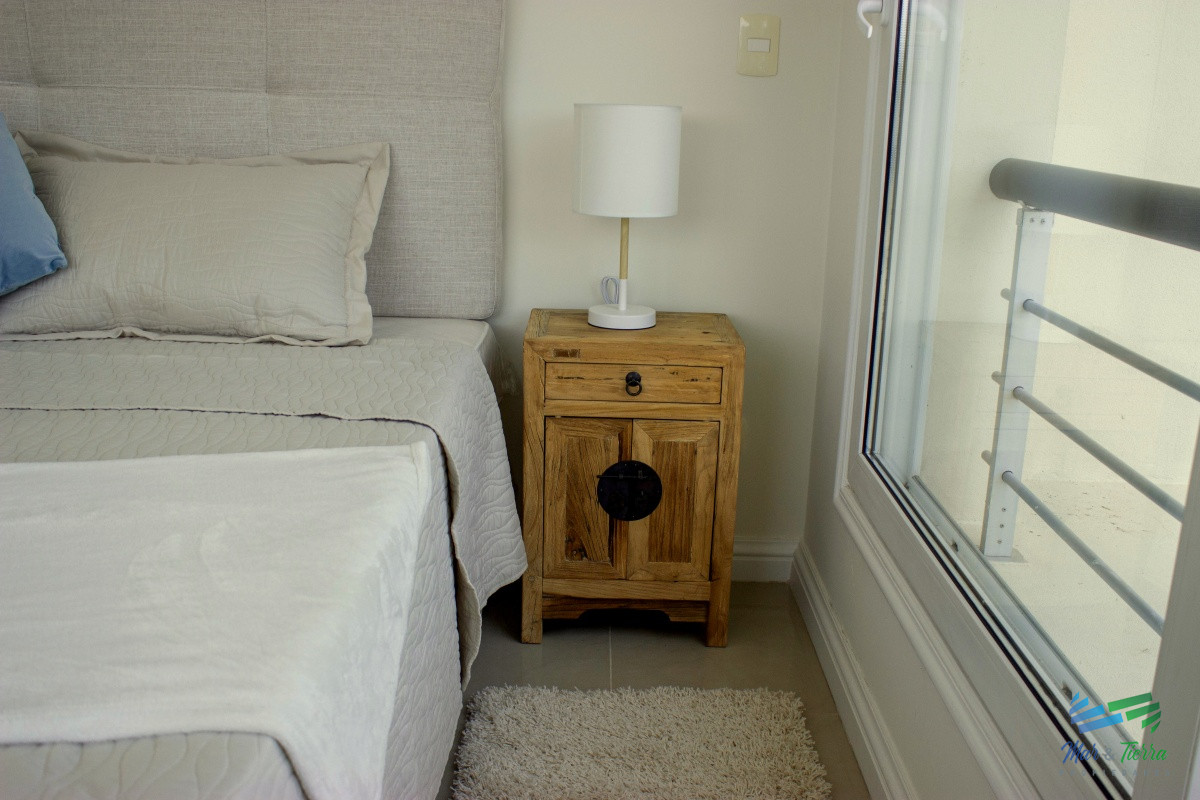 Apartamento ID.3945 - VENTA de Pent Huse sobre playa Mansa de 4 suites con todos los servicios