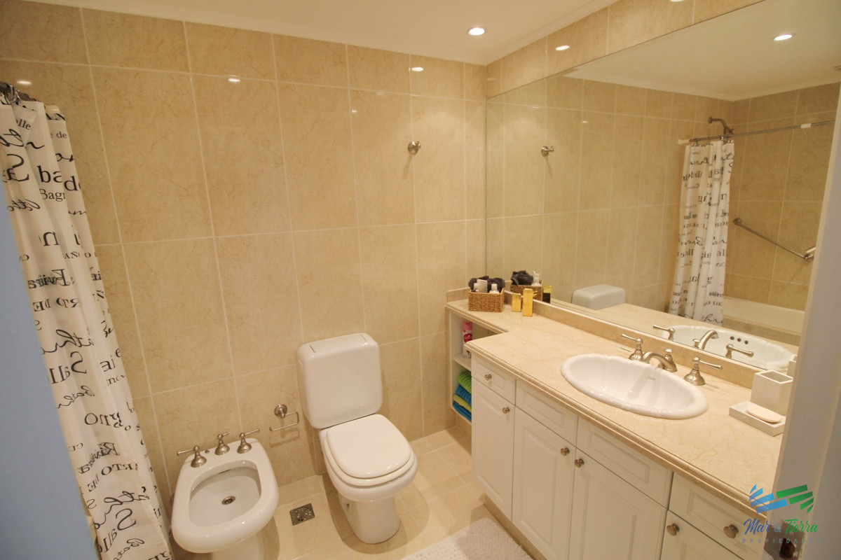 Apartamento ID.2446 - APARTAMENTO EN VENTA DE 3 DORMITORIOS + SERVICIO, PLAYA MANSA, PUNTA DEL ESTE 