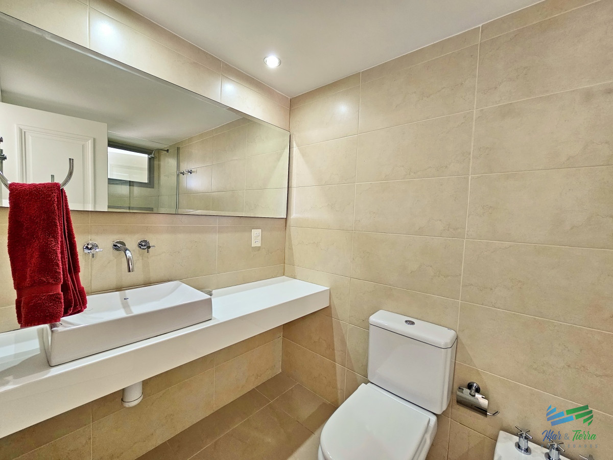Apartamento ID.4427 - Apartamento en alquiler temporada 2026, frente a la playa, full amenities.