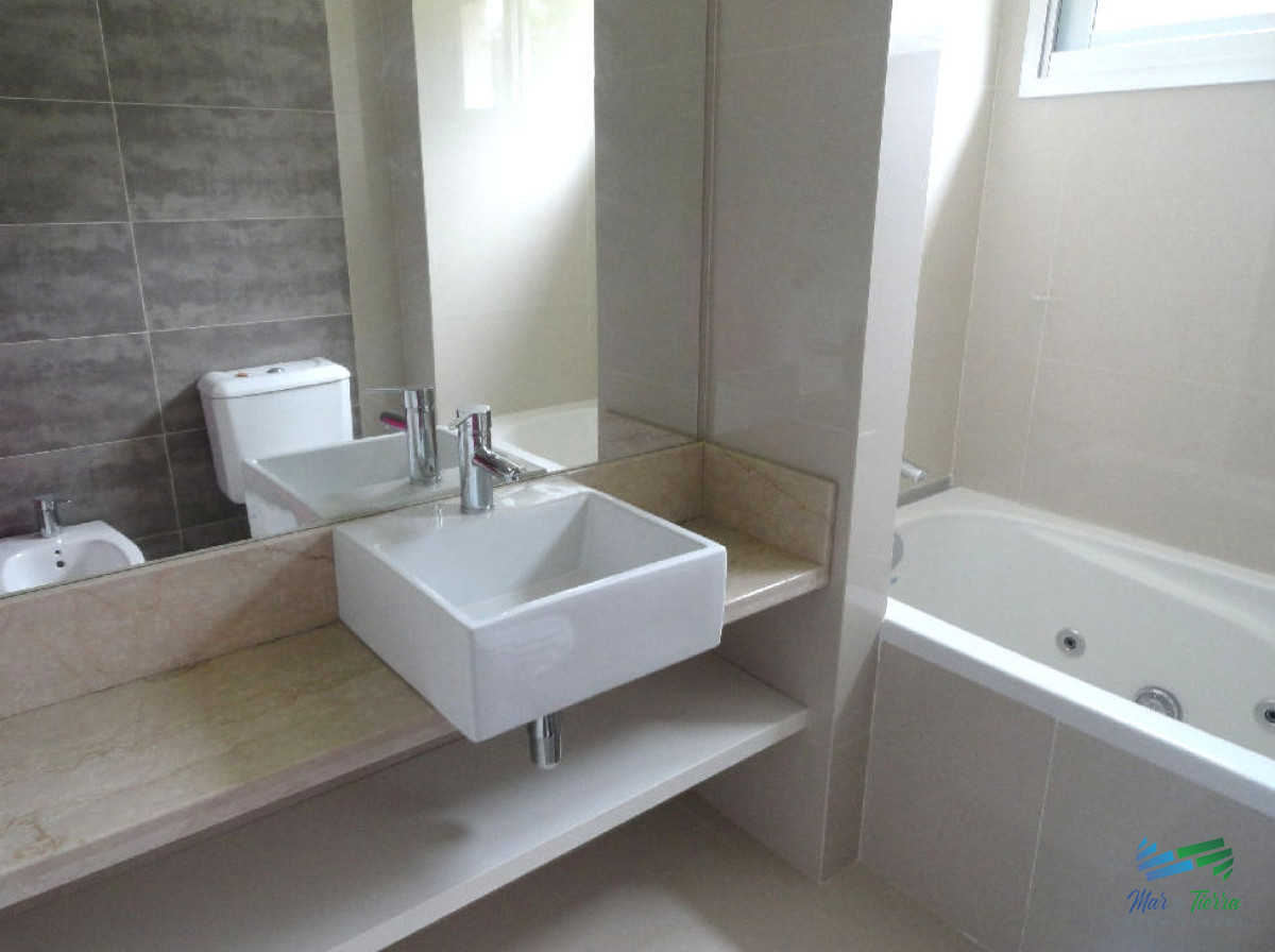 Apartamento ID.168 - Vendo apartamento 2 dormitorios con parrillero propio y piscina, San Rafael, Punta del Este