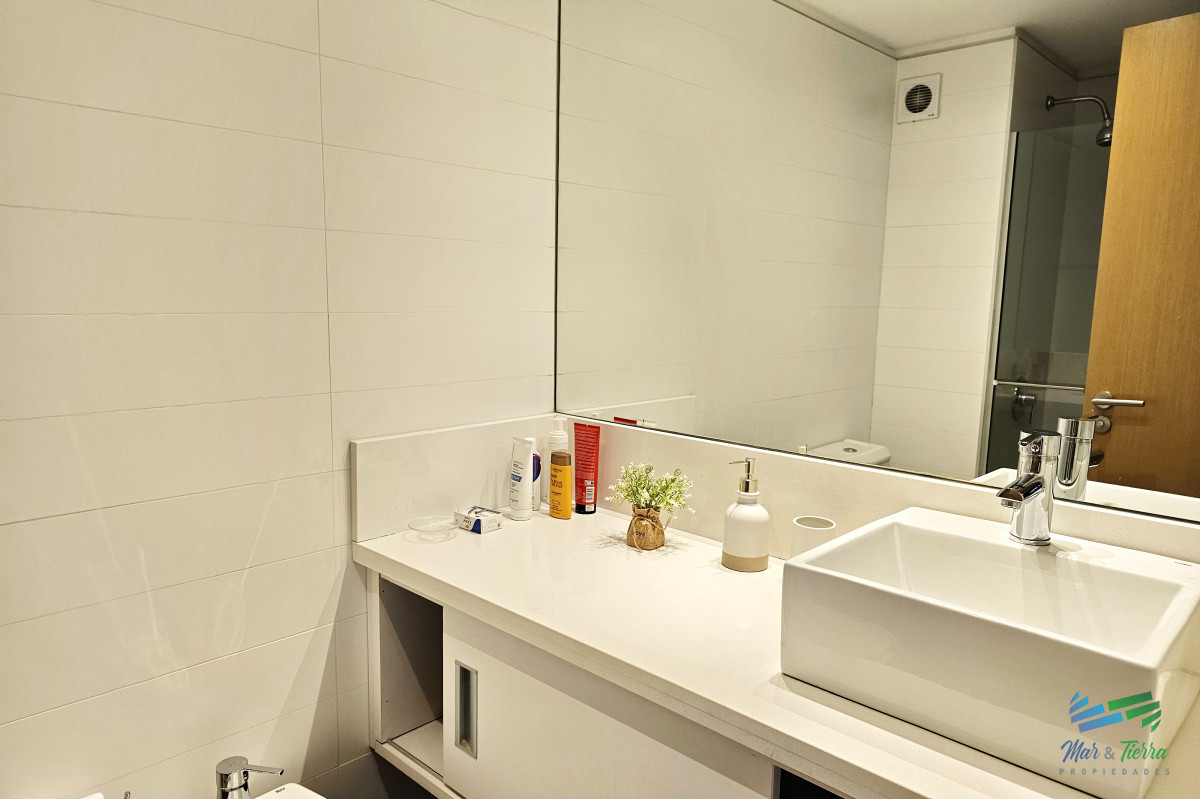 Apartamento ID.5049 - ALQUILER DE INVIERNO, 3 DORMITORIOS SOBRE AV ROOSEVELT, EDIFICIO CON SERVICIOS.