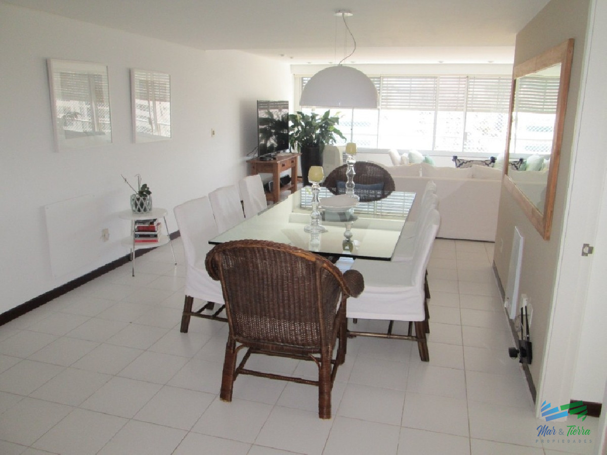 Apartamento ID.2152 - Excelente oportunidad... torre de categoría, con excelentes servicios, ubicado en primera línea sobre playa brava
