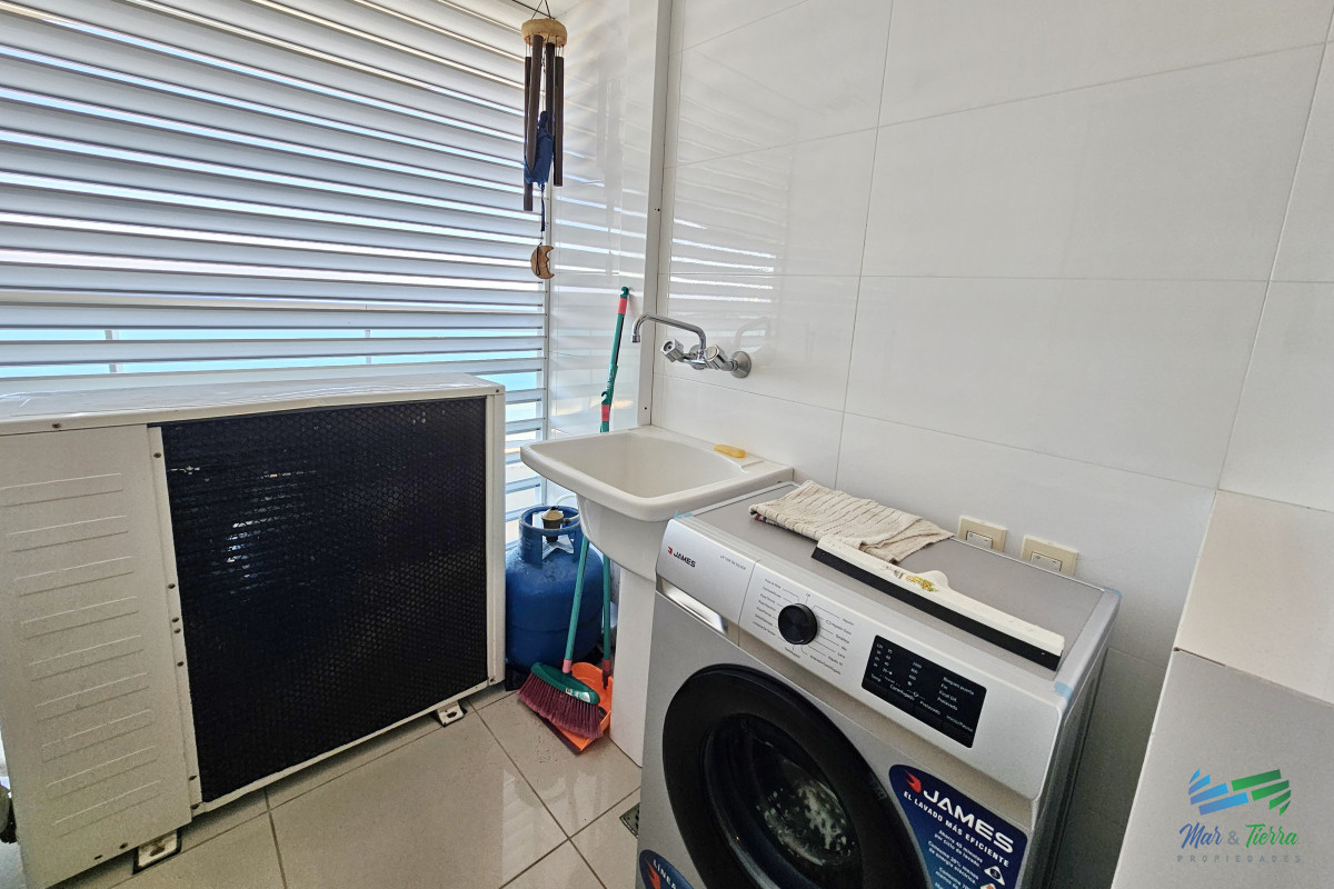 Apartamento ID.3664 - Alquilo apartamento 3 dormitorios frente al mar con servicios, Playa Mansa, Punta del Este